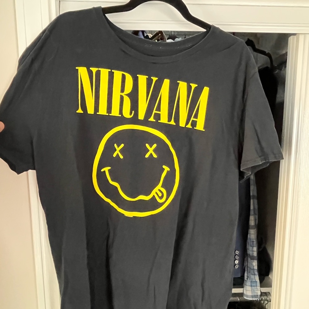 Black men’s XL nirvana t shirt